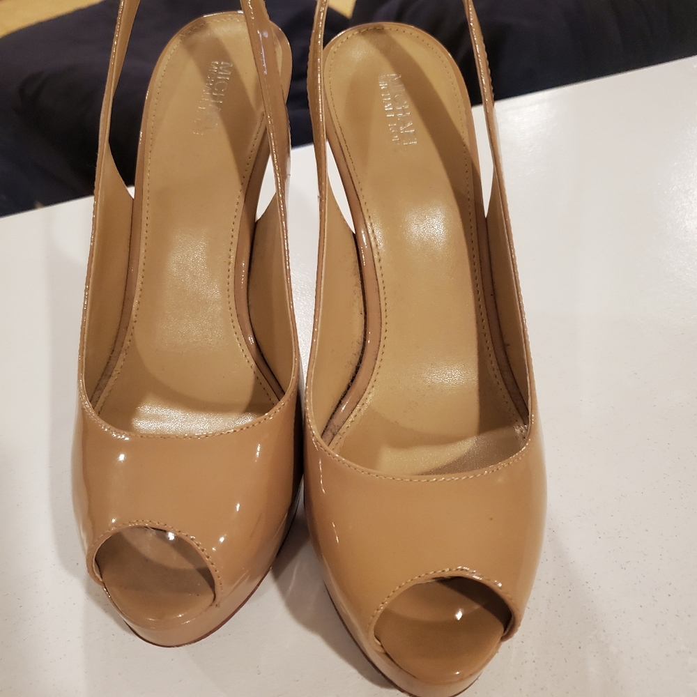 Michael kors nude peep toe platform pumps 8...
